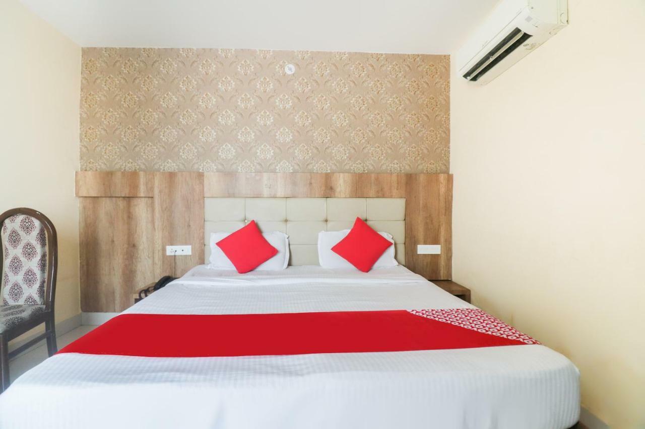 Hotel Oyo 48974 Shweta Residency