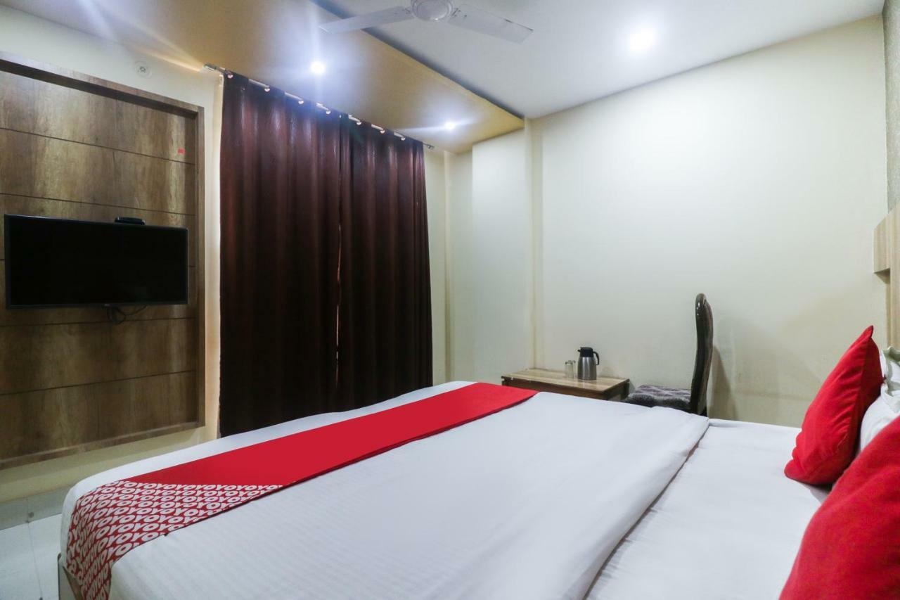 Oyo 48974 Shweta Residency