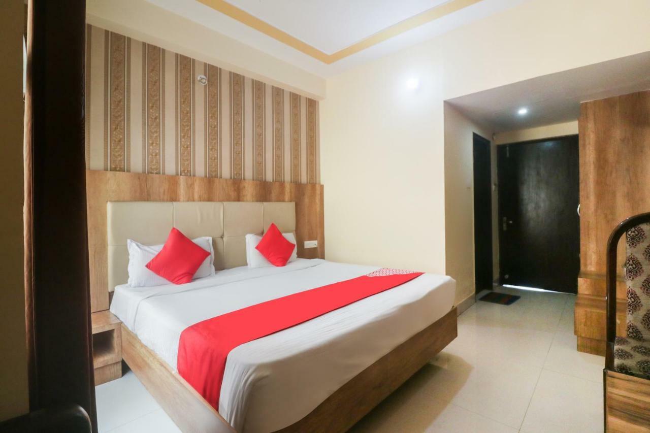 Oyo 48974 Shweta Residency Hotel
